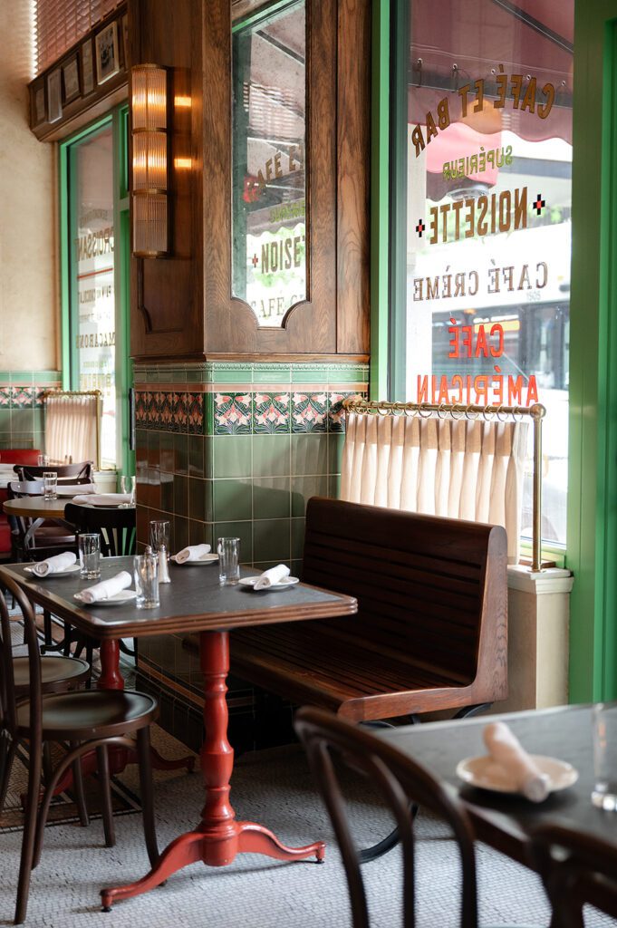 An intimate Detroit rehearsal dinner at Le Suprême
