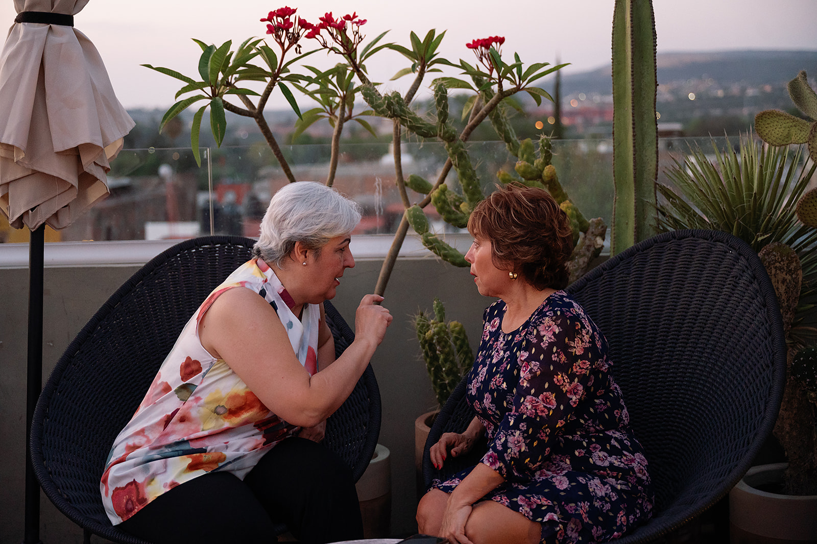 Two women mingling during a San Miguel de Allende wedding welcome party at Bekeb