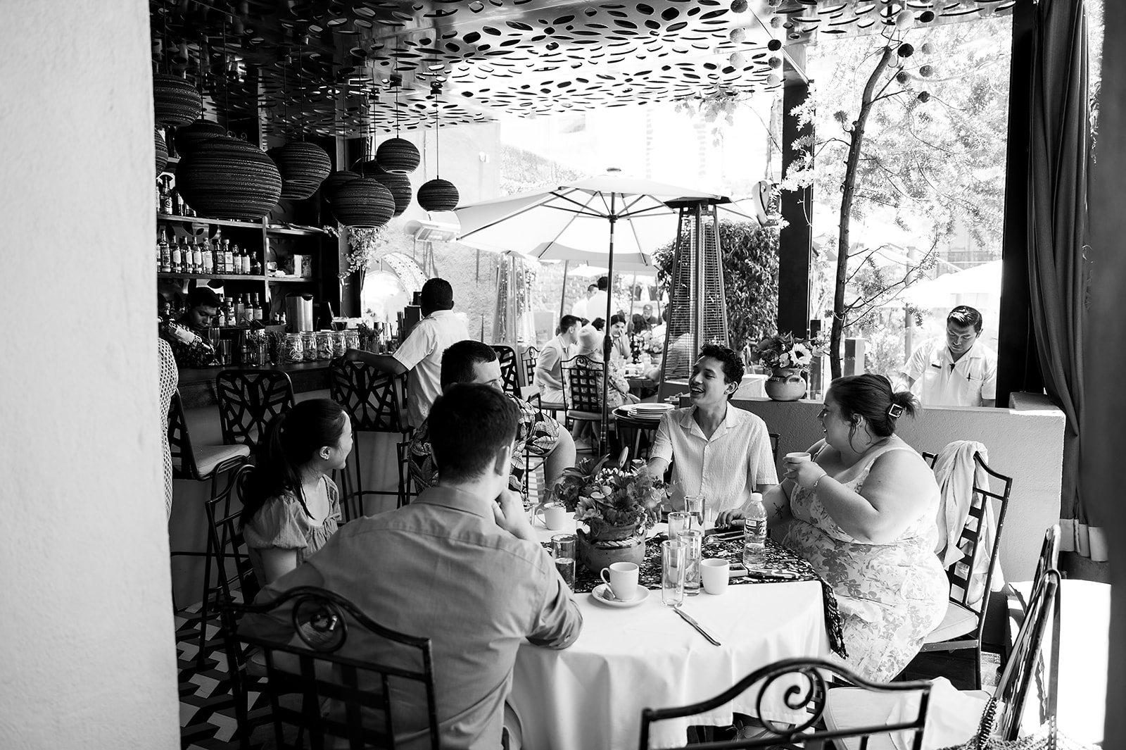 Guests chatting and laughing over coffee during the farewell brunch in San Miguel de Allende.